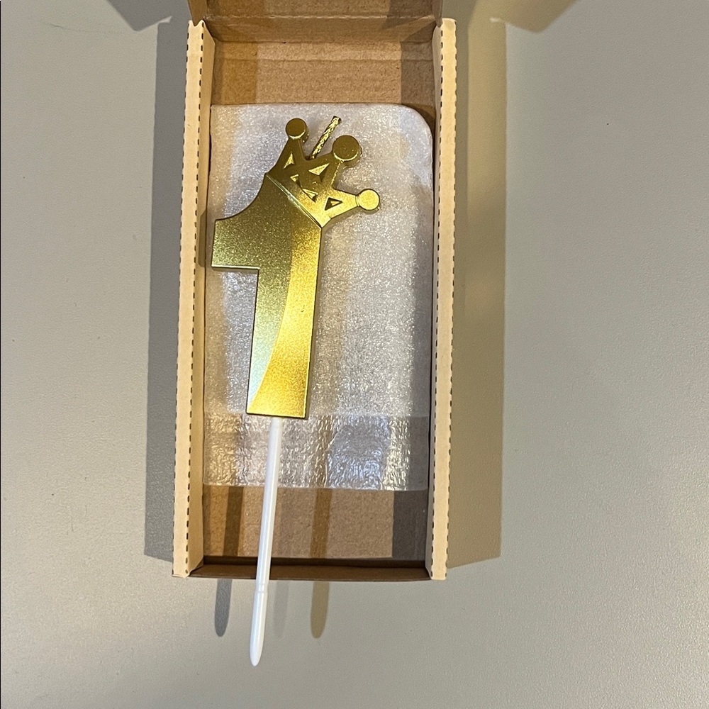 Gold tone Number 1 Cake candle with Crown new